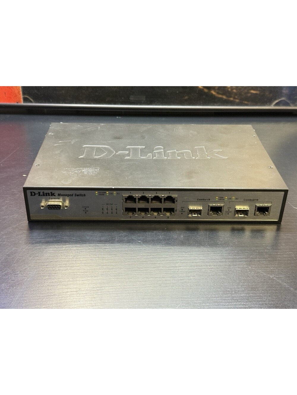 D-Link DGS-3200-10 Managed Gigabit Switch 8-Port + 2 Combo SFP Power On Tested